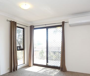 6/32 Mitre St, St Lucia QLD 4067 - House For Rent | Domain - Photo 1