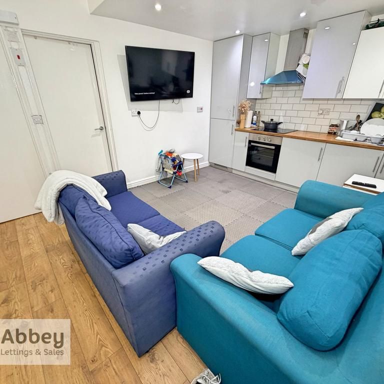 2 bedroom flat to rent - Photo 1