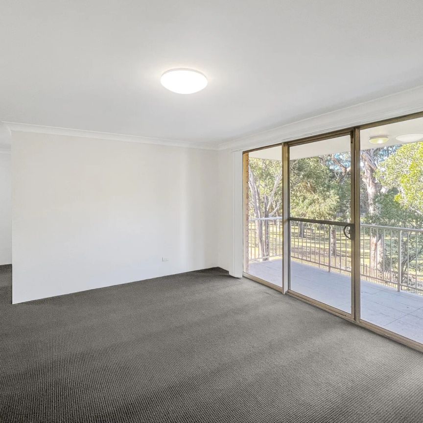 QUIET & UPDATED APARTMENT! - Photo 1