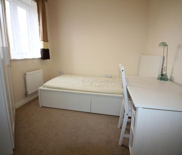 3 bedroom terraced house to rent - Photo 3