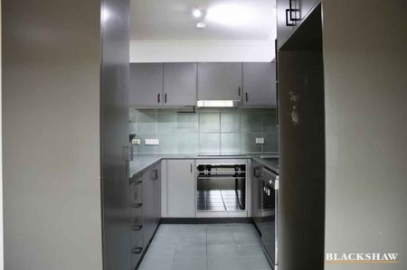 One Bedroom Apartment In Prime Location - Photo 2