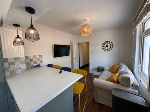 4 bedroom house - Photo 1