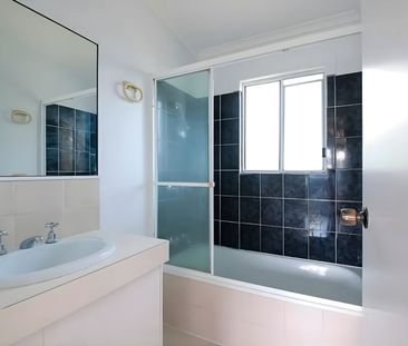 Charming Family Home in Gailes - Photo 5