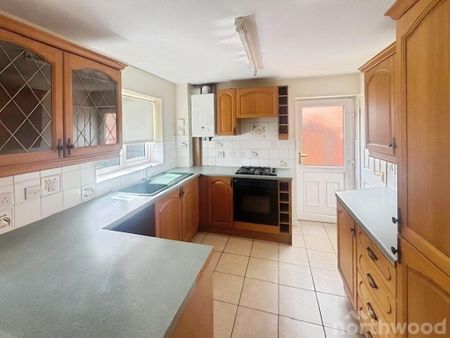 3 bedroom semi-detached house to rent - Photo 2