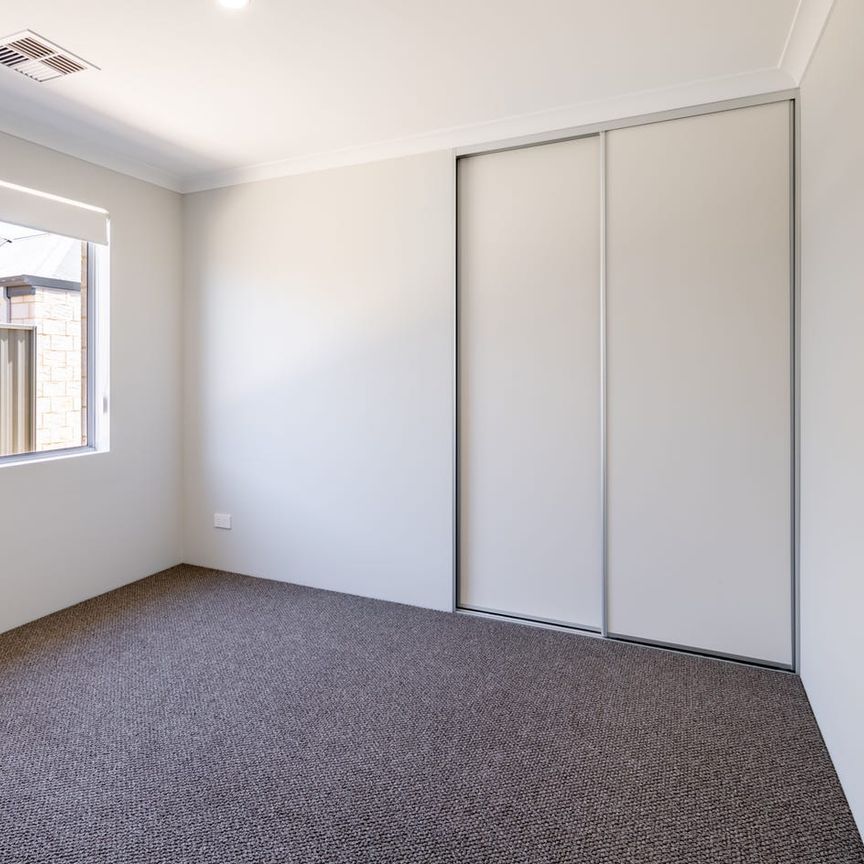 Modern Comfort and Convenience in the Heart of Byford - Photo 1
