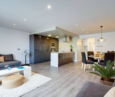 Carrer de Verdi, Barcelona, Catalonia 08012 - Photo 4