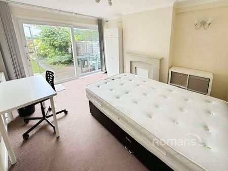 Fiona Close, Winchester, Hampshire, SO23 - Photo 4