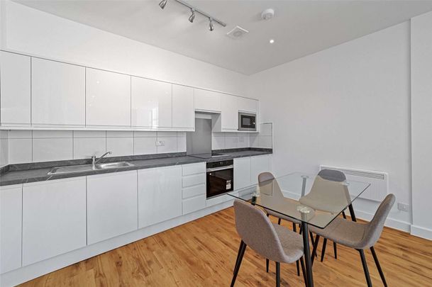 A newly refurbished two bedroom apartment in a convenient City location - Photo 1