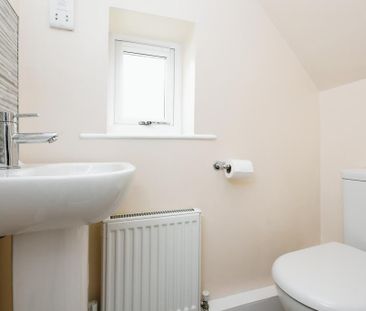 3 bedroom semi-detached house to rent - Photo 4