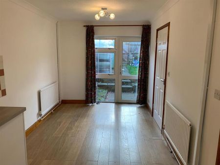 3 bedroom end of terrace house to rent - Photo 5