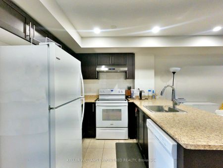 Condo Townhouse For Lease | N8122794 - Photo 2