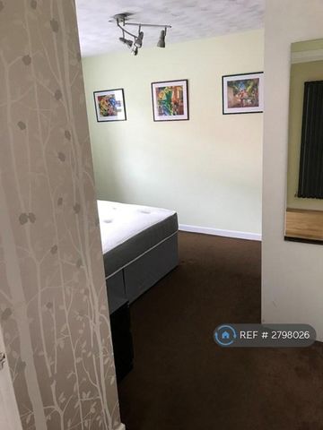 2 bedroom flat to rent - Photo 4