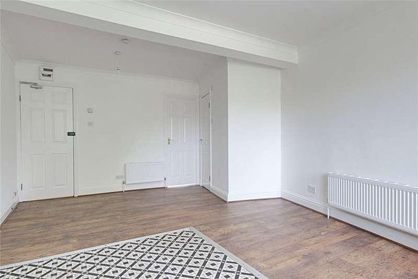 Bowes Road, London, N11 - Photo 1