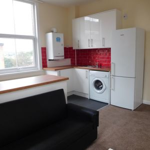 2 Bedroom Apartment To Rent in Nottingham - Photo 2