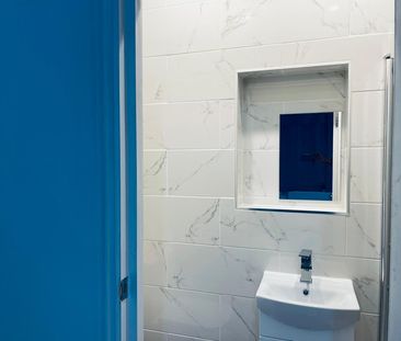 Self contained studio next to Gants hill tube station-£1100 inclusi... - Photo 5