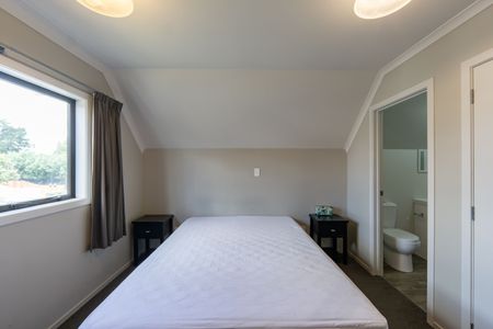 Double storied apartment with an easy walk to city centre - Photo 2