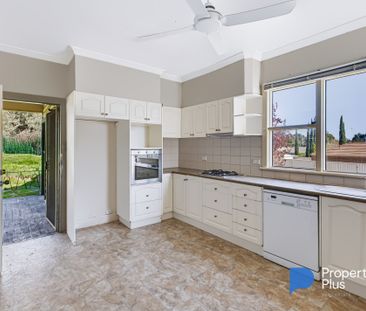 ''Comfortable Living with Plenty of Outdoor Space'' - Photo 3