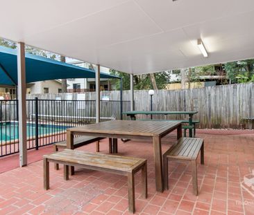 Spacious Townhouse in a Private Leafy Complex - Photo 6