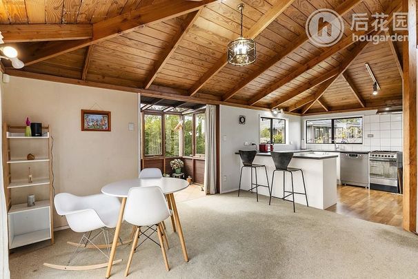 Beautiful 3 Bedroom House in Beach Haven - Photo 1