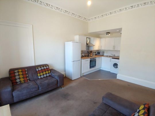 3 bedroom flat to rent - Photo 1