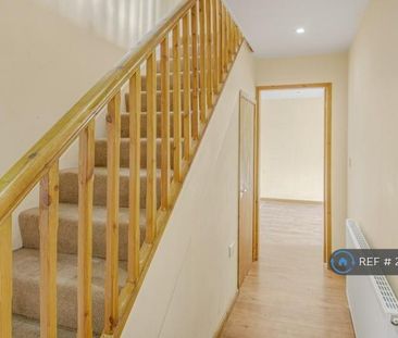 3 bedroom end of terrace house to rent - Photo 4