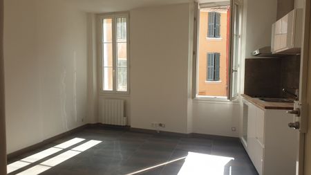 Location Appartement 2 pièces 39m² LA SEYNE SUR MER 83500 - Photo 2