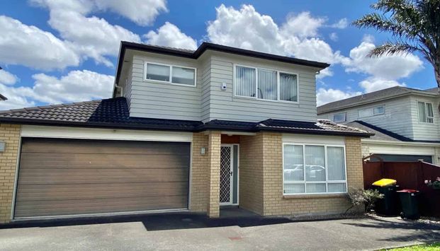 5 Bedroom & 3 Bathroom Prime Location - Photo 1