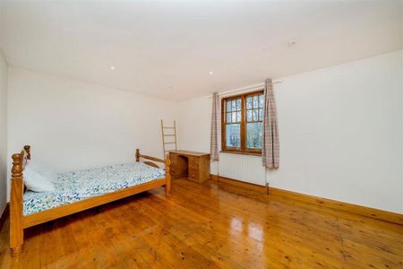 3 bedroom flat to rent - Photo 4