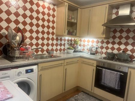 2 bedroom flat to rent - Photo 4