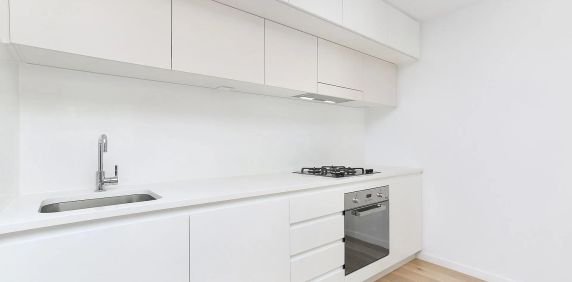 Pristine, One Bedroom Apartment For Lease In Prime Location - Photo 2