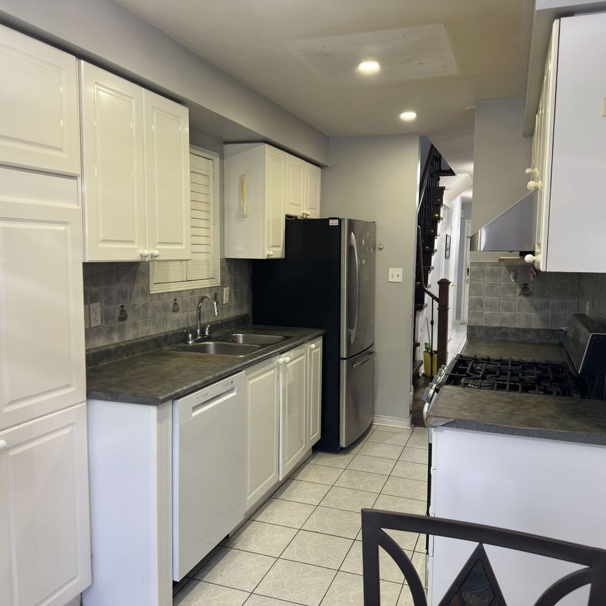 For Lease - 40 Ridgefield Court, Brampton, Ontario - Photo 1