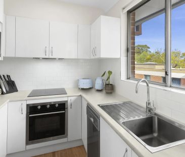 Light-Filled Apartment in Premium Lifestyle Location - Photo 5