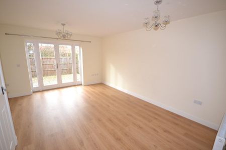 3 bedroom semi-detached house to rent - Photo 5