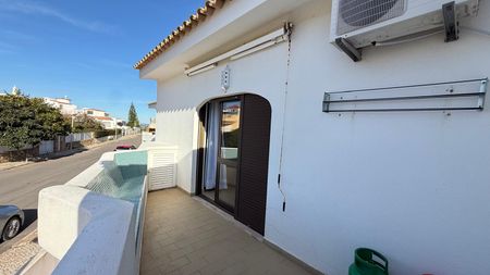 Excellent 1 bedroom flat with generous areas well located in Albufeira. - Photo 2