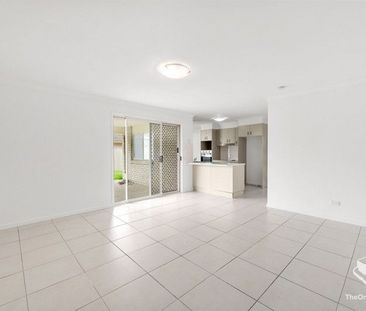 Freshly painted and carpeted - Family home in quiet location - Photo 3