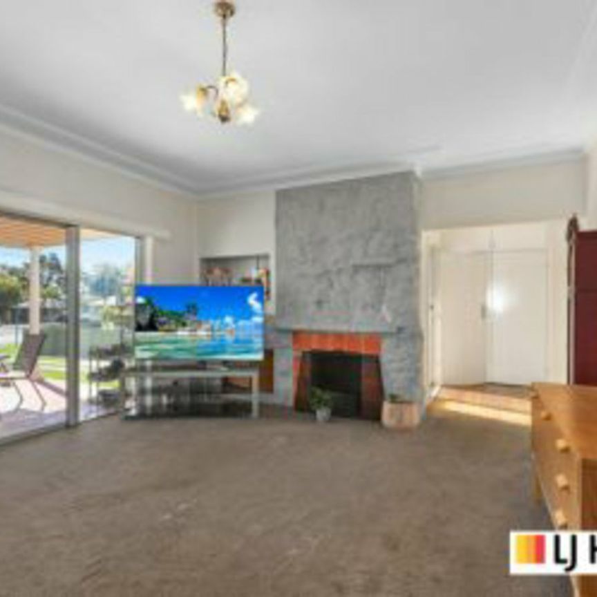 Charming 3-Bedroom Home with Modern Comforts - Photo 1