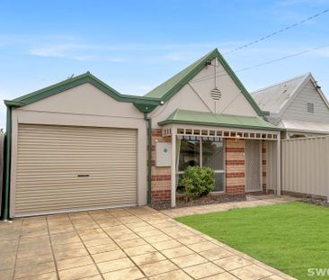 Three bedroom residence conveniently located in quiet location - Photo 5