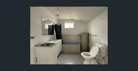 2 Bedroom Home With Lock Up Garage - Photo 4