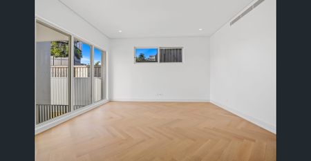 Brand New, Designer Luxury 3-4 Bedroom, 3 Bathroom, 2 Car Basement Parking, Sun-Kissed Family Home, Conveniently Located in a Dress Circle Location - Photo 2