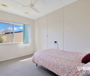 CHARMING & CONVENIENT � COMFORTABLE SVENSSON HEIGHTS LIVING - Photo 2