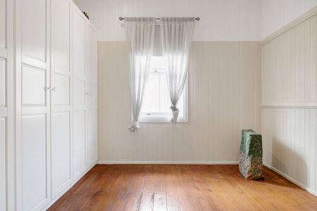 Charming Renovated Eastside Cottage - Photo 4