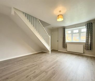 2 bedroom semi-detached house to rent - Photo 4