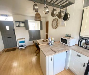 1 bedroom semi-detached house to rent - Photo 1