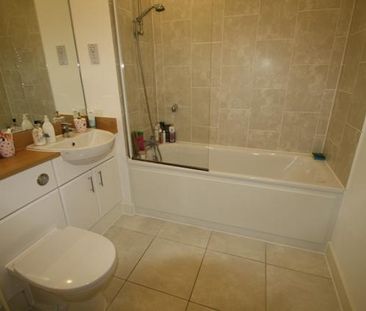 2 bedroom flat to rent - Photo 6