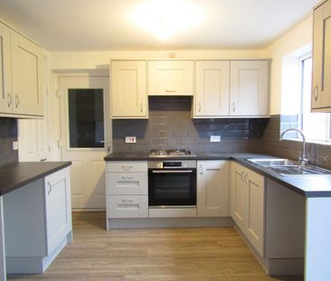 3 bedroom link detached house to rent - Photo 3