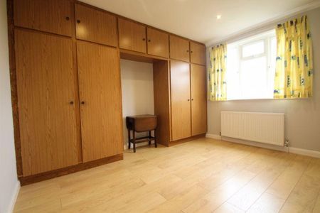 4 bedroom semi-detached house to rent - Photo 4