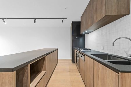 Well-designed and located in prime position - Photo 5