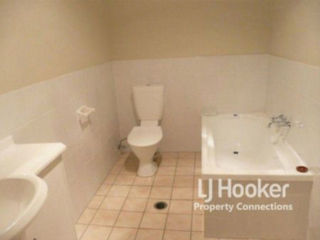 3 Bedroom Townhouse - Includes Pool and Tennis Court! - Photo 3