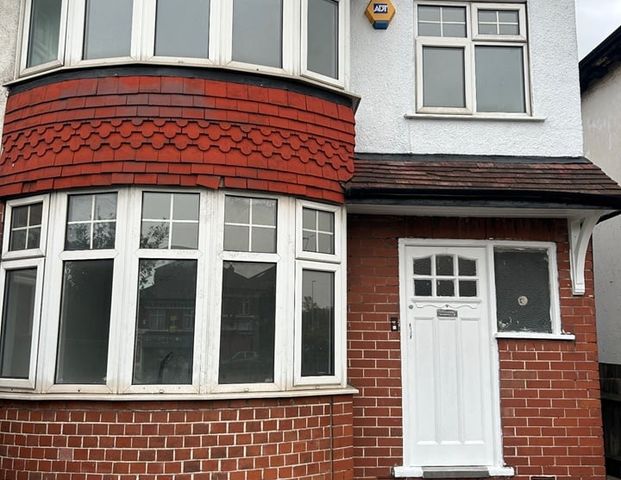 3 Bed Semi-Detached House, Beechwood Gardens, NW10 - Photo 1