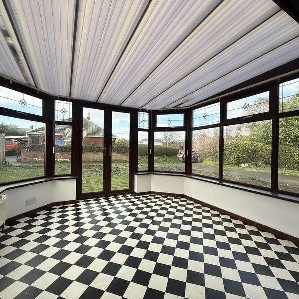 Upper Lane, Emley, HD8 - Photo 1